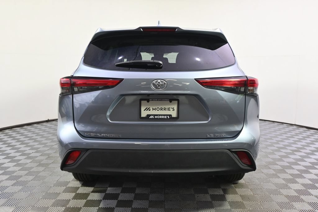 Used 2021 Toyota Highlander LE AWD/4WD image 5