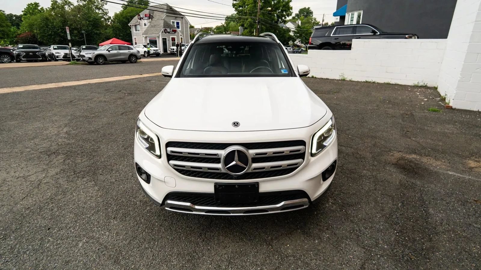 Used 2020 Mercedes-Benz GLB 250 4MATIC w/ Premium Package image 9