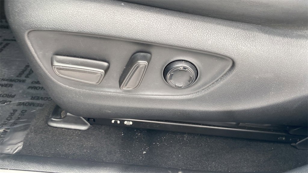 Used 2024 Toyota Venza Limited image 15