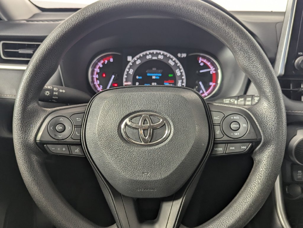Used 2025 Toyota RAV4 XLE FWD image 16