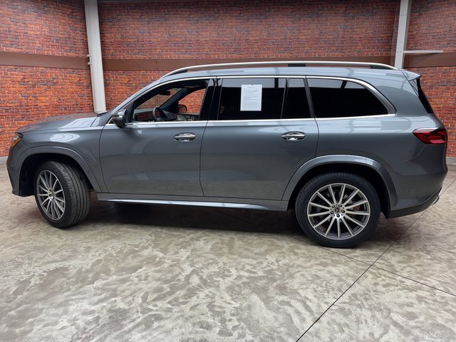 Used 2025 Mercedes-Benz GLS 450 4MATIC image 2