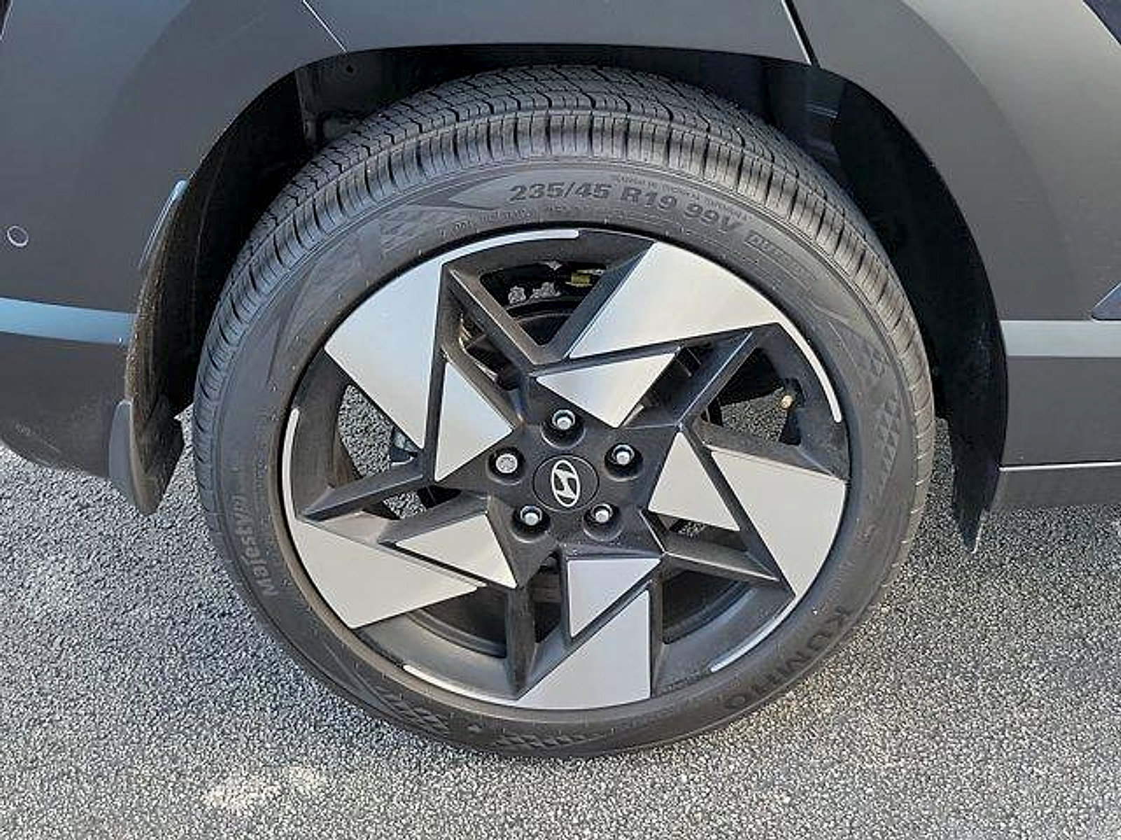 Used 2024 Hyundai Kona Limited FWD image 9