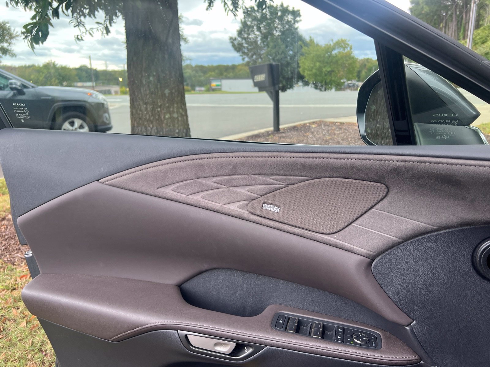 Used 2025 Lexus RX 450h AWD w/ Convenience Package image 17