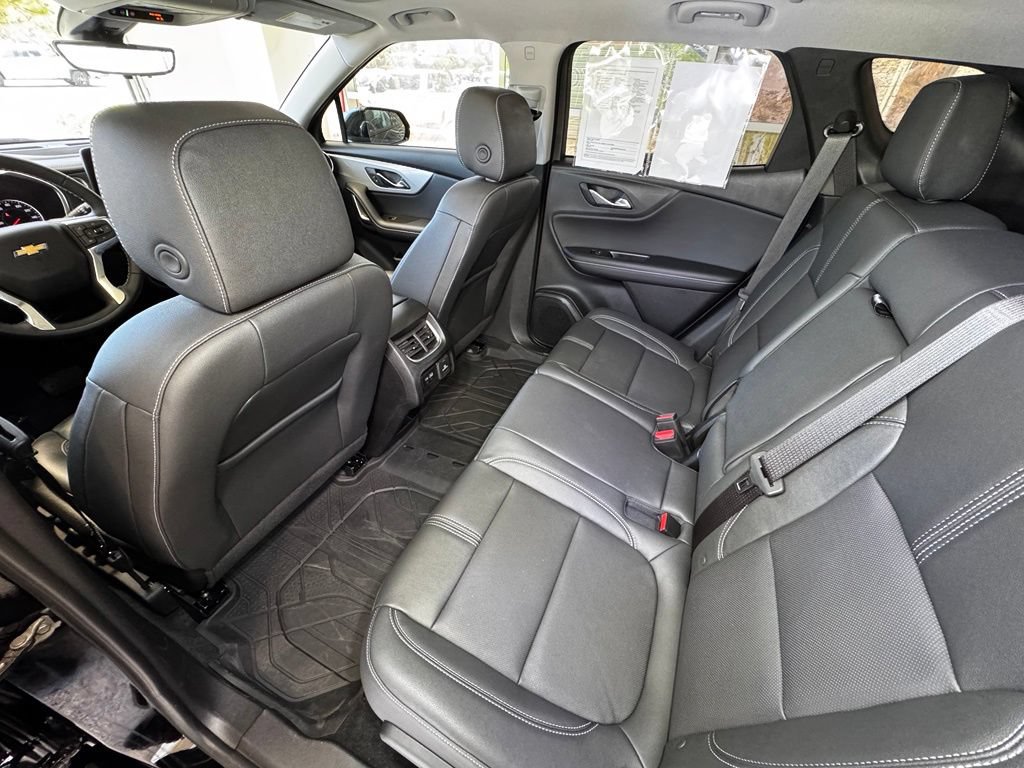 Used 2025 Chevrolet Blazer LT w/ Sound & Technology Package FWD image 41