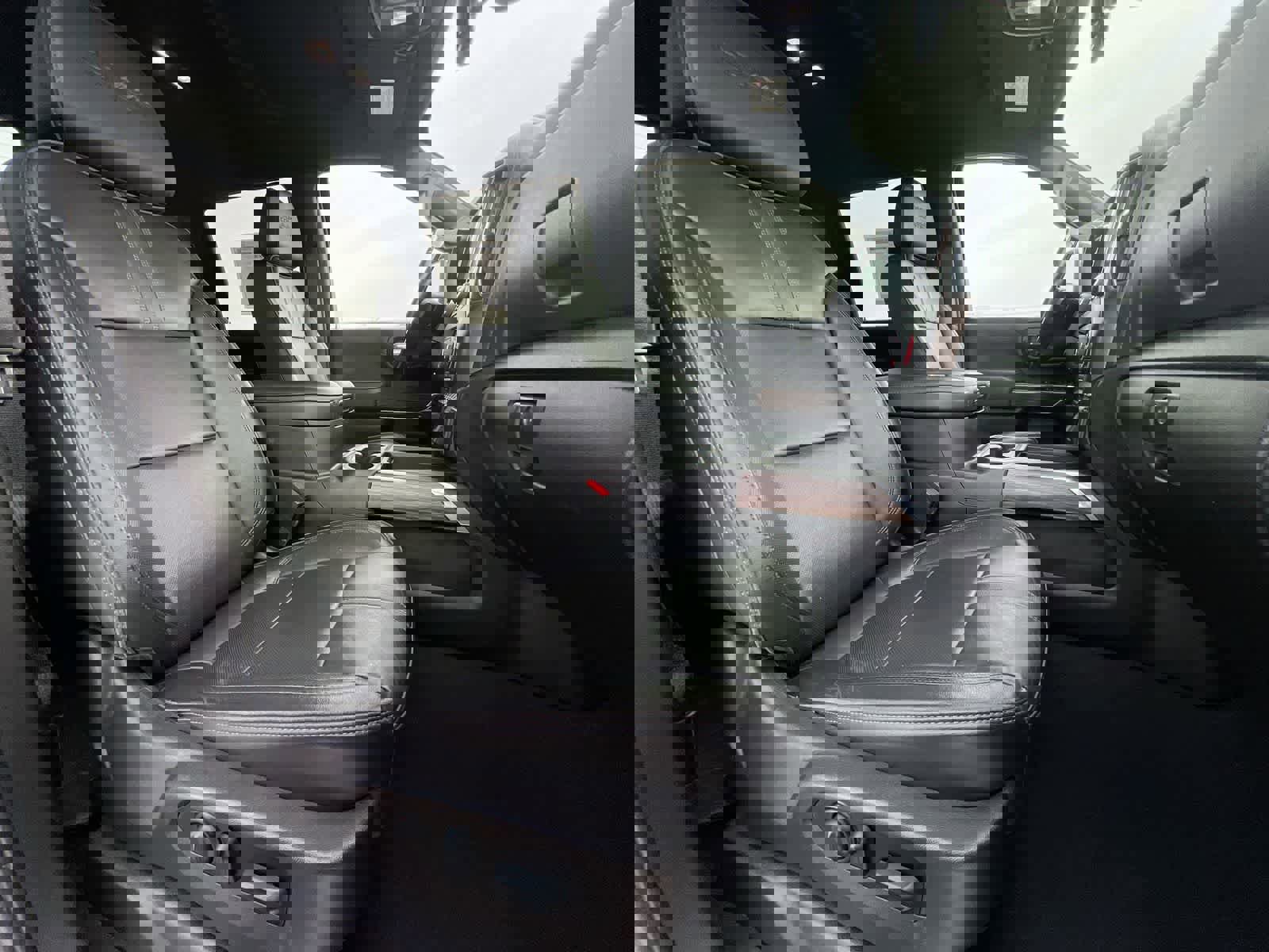 Used 2022 Chevrolet Silverado 2500 High Country w/ Z71 Off-Road Package image 21