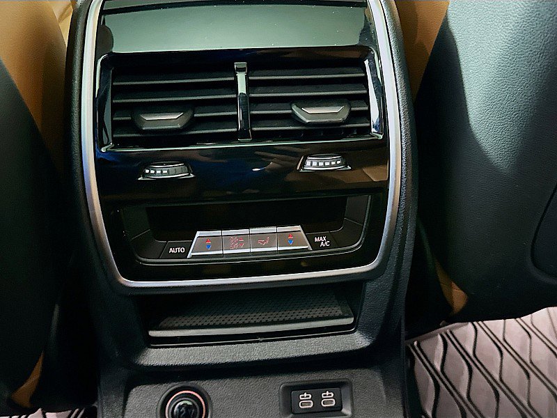 Used 2020 BMW X7 xDrive40i w/ Executive Package image 26