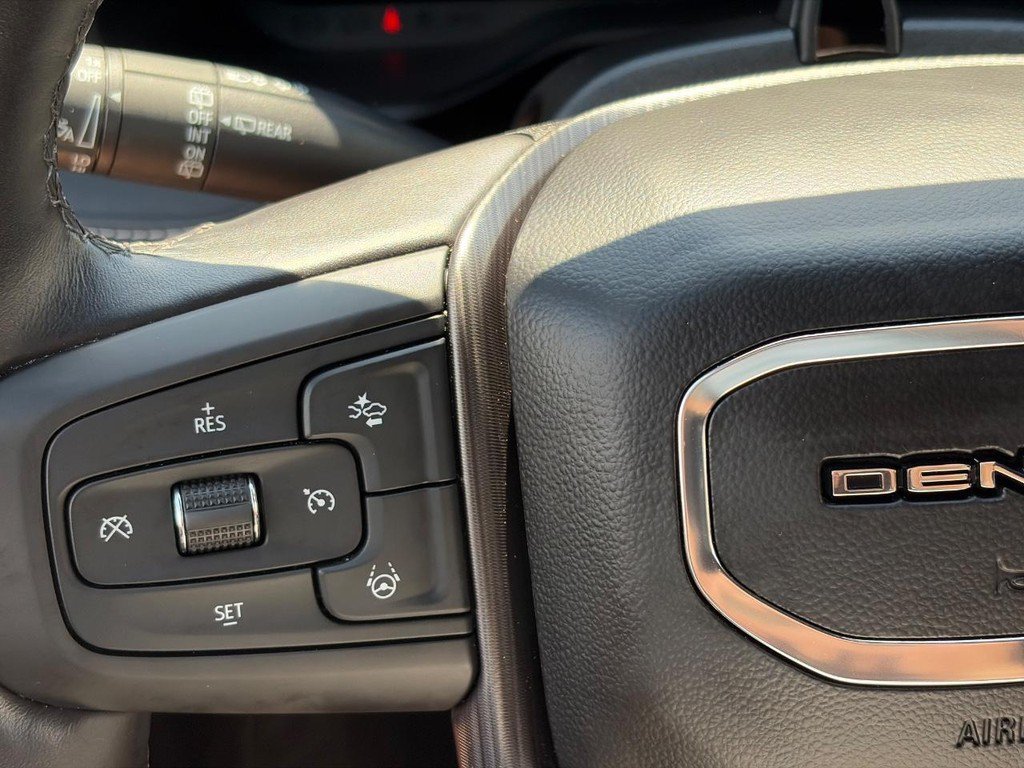 Used 2023 GMC Yukon Denali Ultimate AWD/4WD image 26