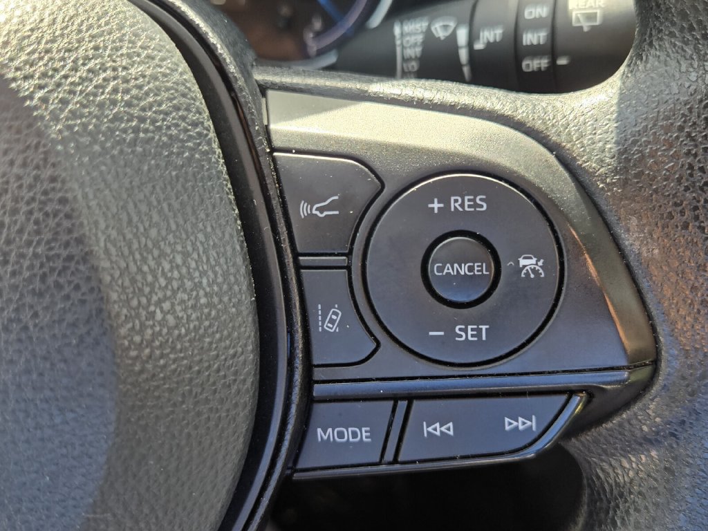 Used 2024 Toyota RAV4 XLE AWD/4WD image 25