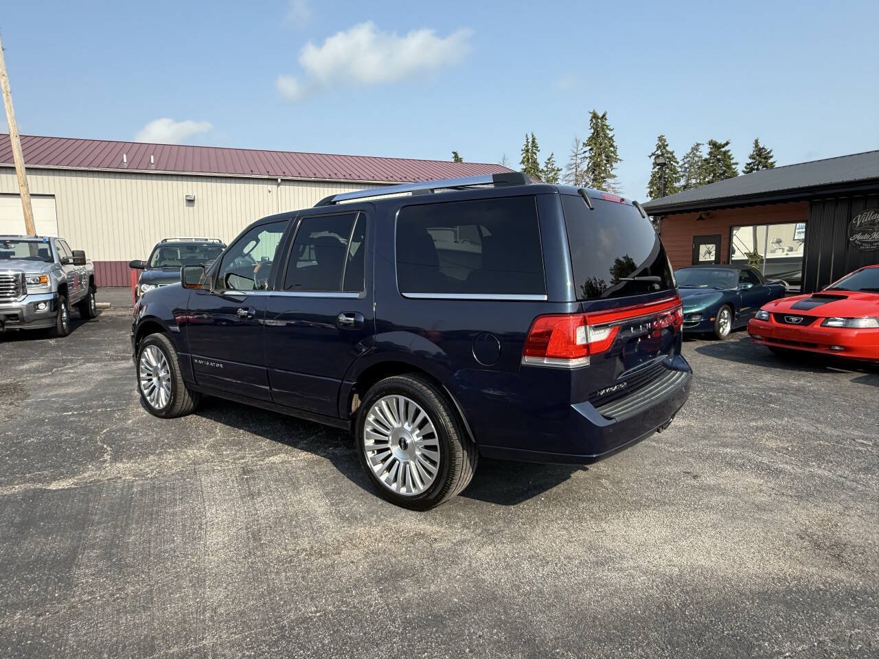 Used 2016 Lincoln Navigator Select AWD/4WD image 3
