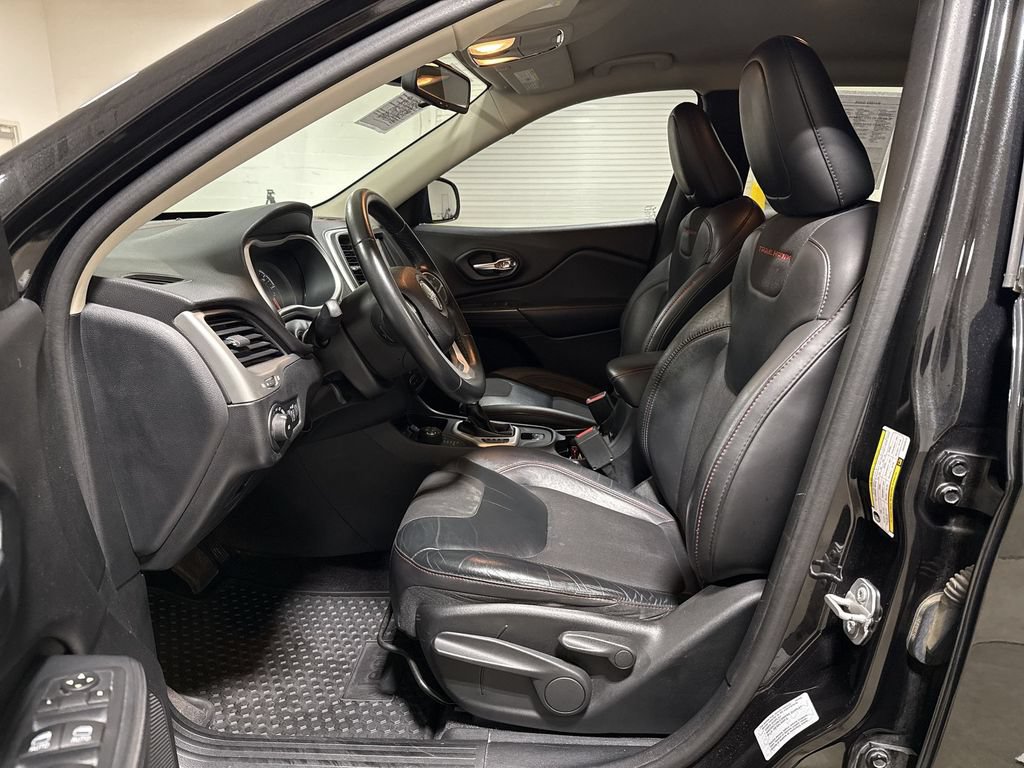 Used 2016 Jeep Cherokee Trailhawk AWD/4WD image 20