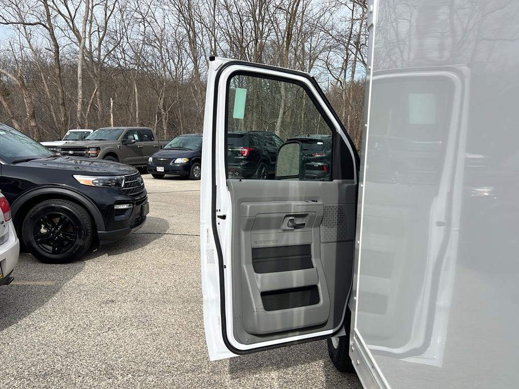New 2025 Ford E-350 and Econoline 350 Super Duty w/ Power Equipment Group RWD image 9
