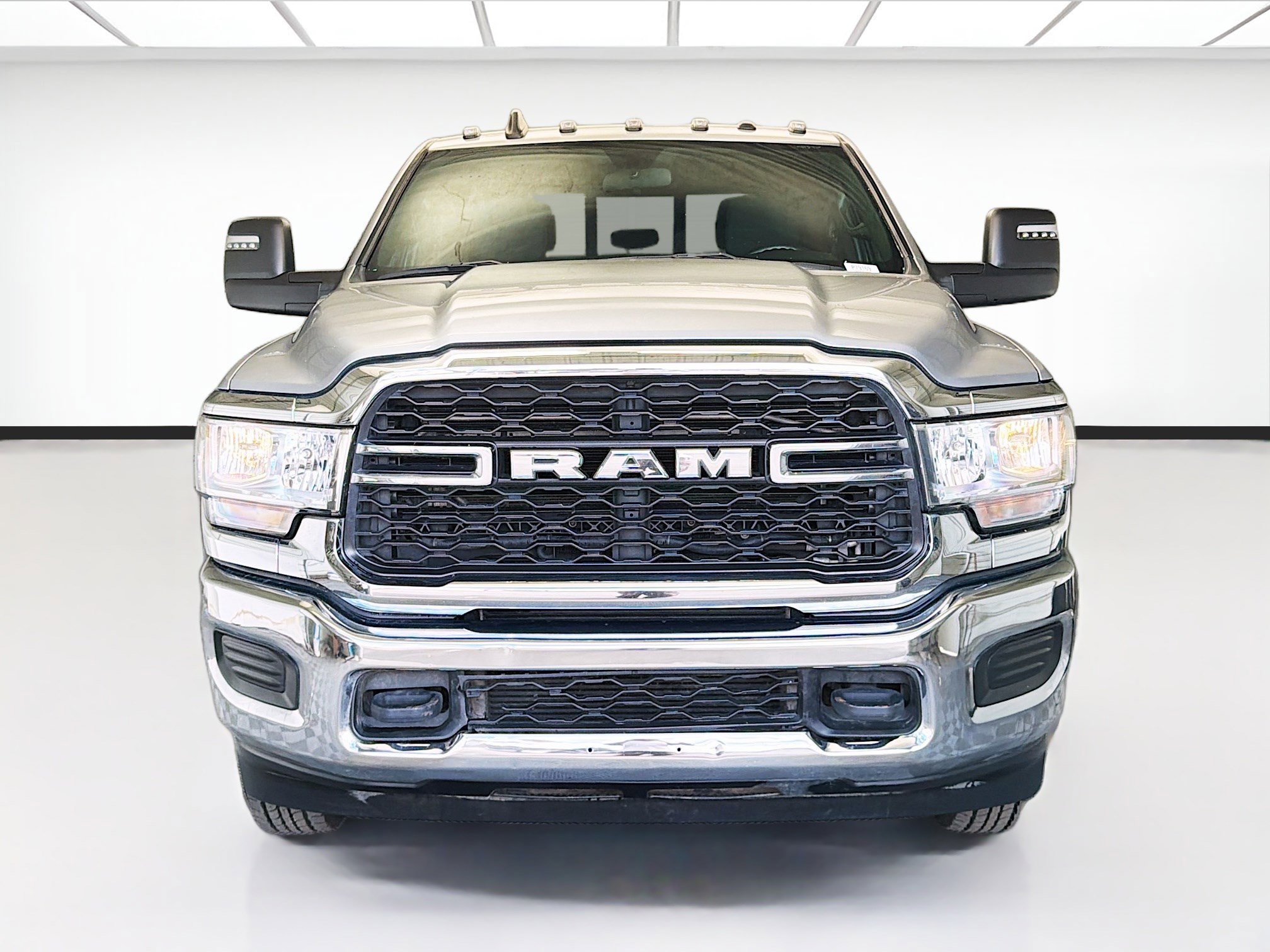 Used 2024 RAM 3500 Tradesman w/ Chrome Appearance Group AWD/4WD image 2