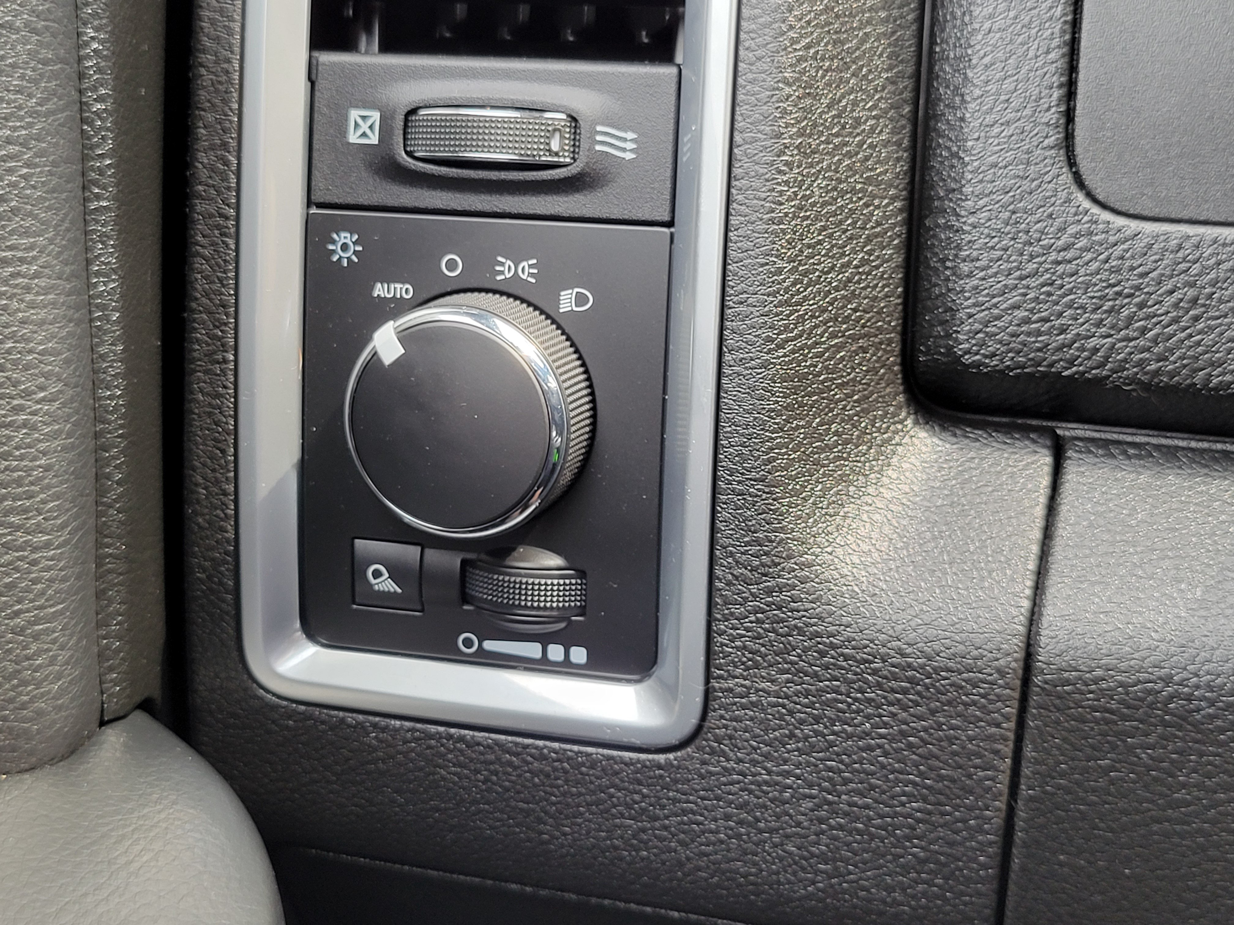 Used 2024 RAM 1500 Warlock w/ Electronics Group AWD/4WD image 11