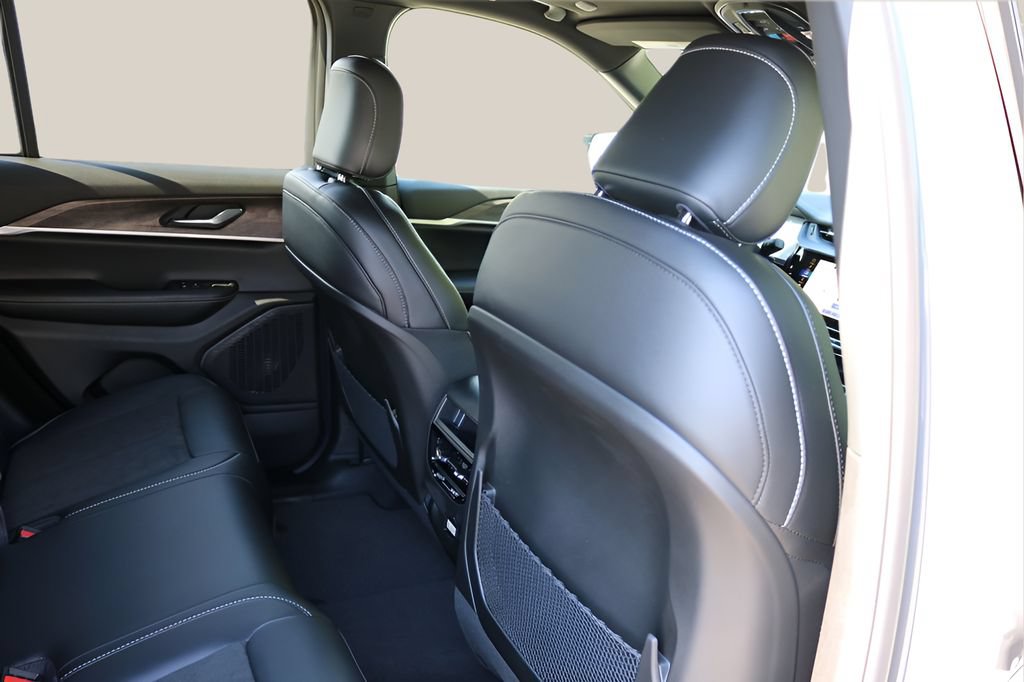 New 2027 Jeep Grand Cherokee Altitude AWD/4WD image 19