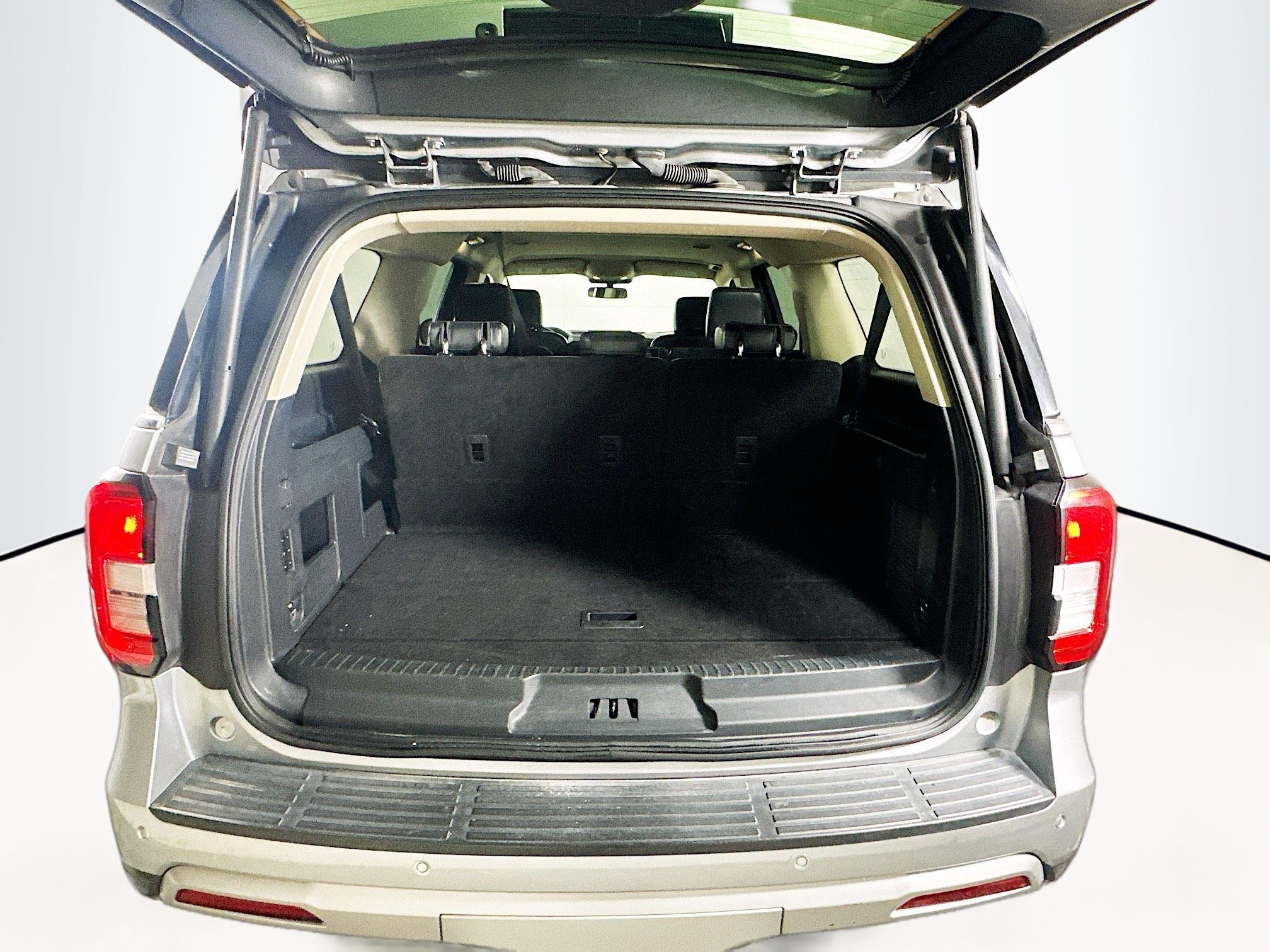 Used 2024 Ford Expedition Max XLT image 30