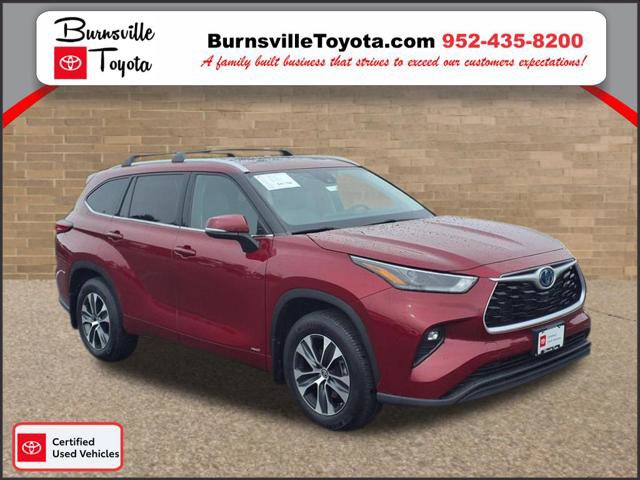 Certified 2022 Toyota Highlander XLE image 1