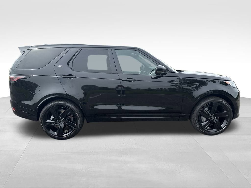 New 2025 Land Rover Discovery Dynamic SE image 6