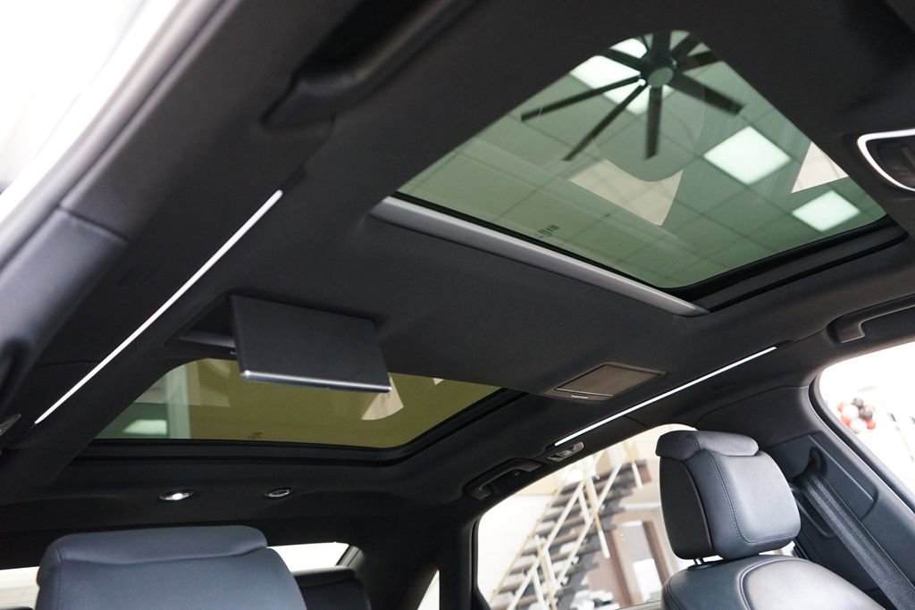 Used 2015 Audi A8 L TDI w/ Premium Package image 11