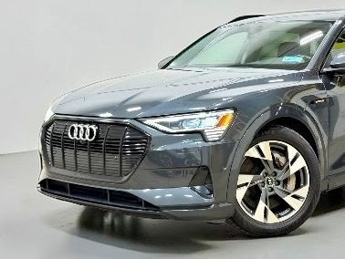 Used 2021 Audi e-tron Premium w/ Convenience Plus Package image 2