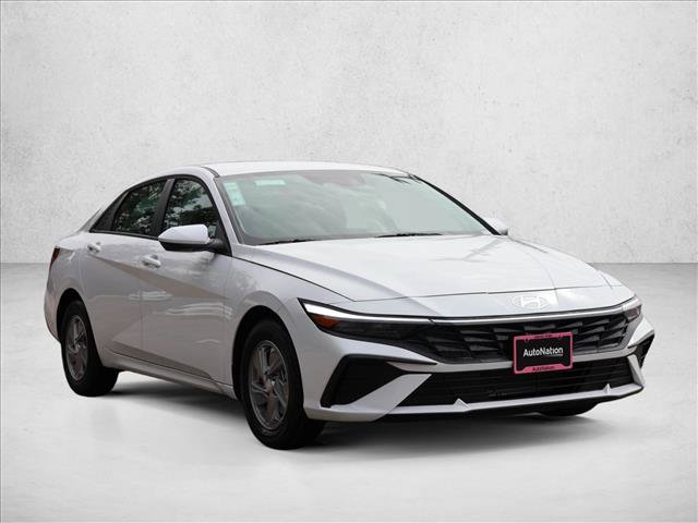 New 2026 Hyundai Elantra SE FWD image 3