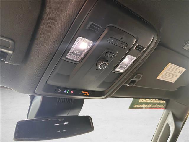 Used 2023 GMC Yukon XL SLT image 16