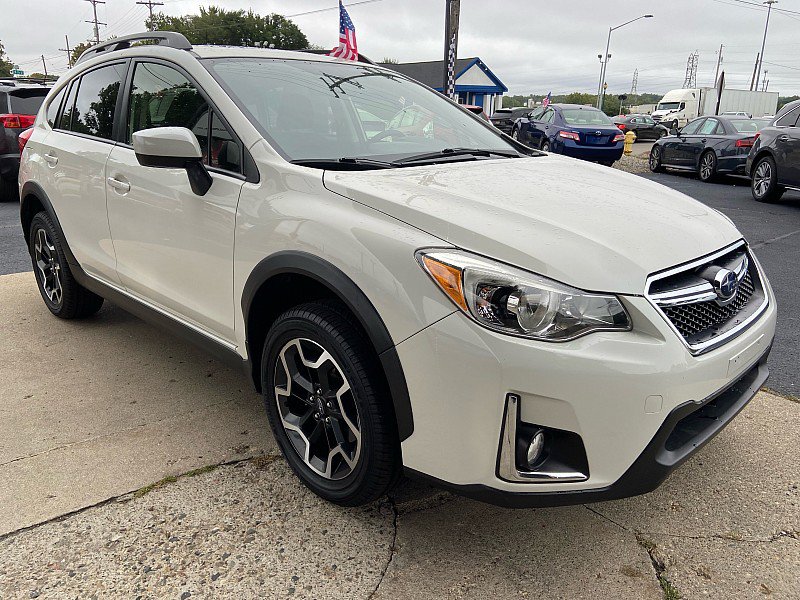 Used 2017 Subaru Crosstrek 2.0i Premium w/ Moonroof Package AWD/4WD image 7
