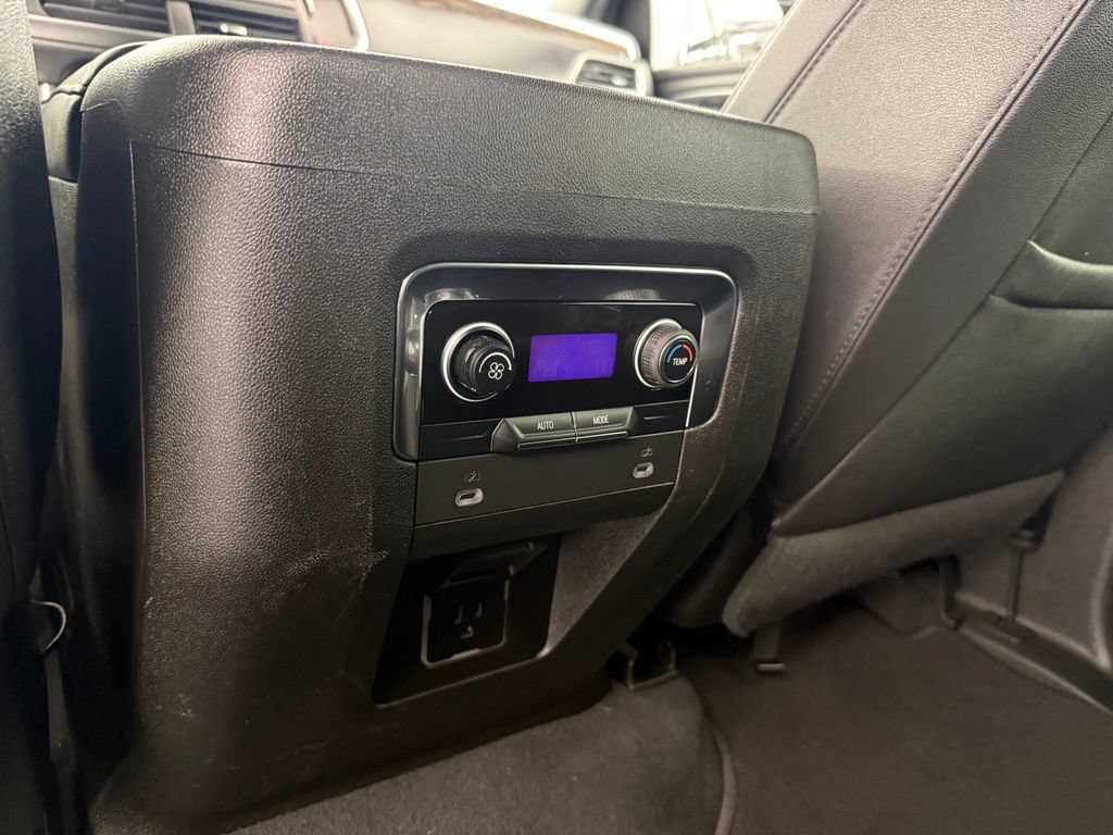 Used 2022 Chevrolet Suburban Z71 AWD/4WD image 37