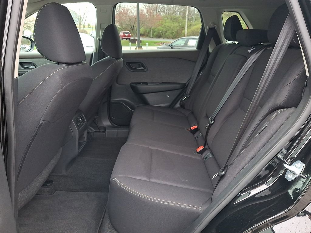 Used 2023 Nissan Rogue S AWD/4WD image 10