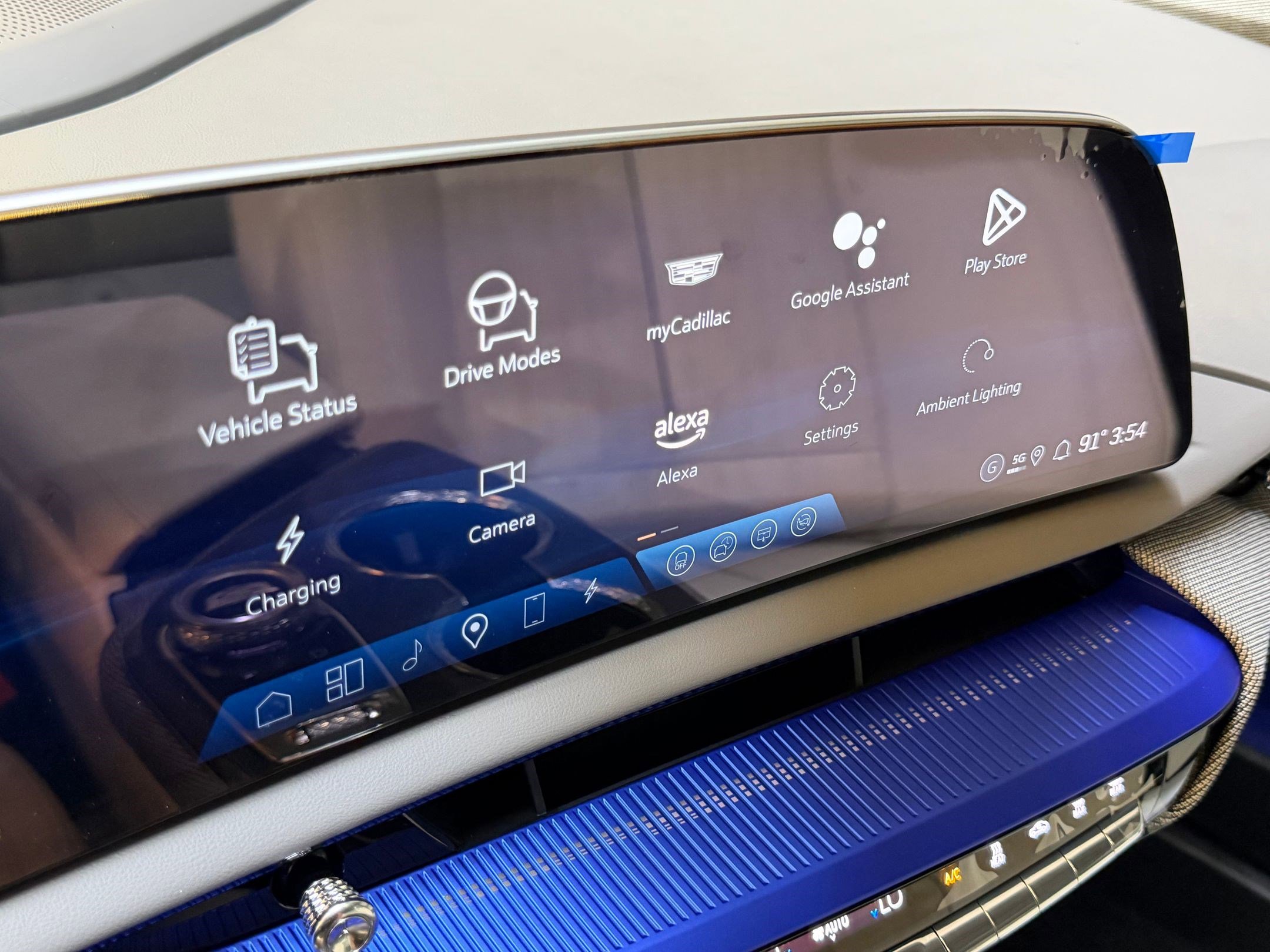 New 2025 Cadillac Optiq Sport 2 w/ LPO, Floor Liner Package image 30