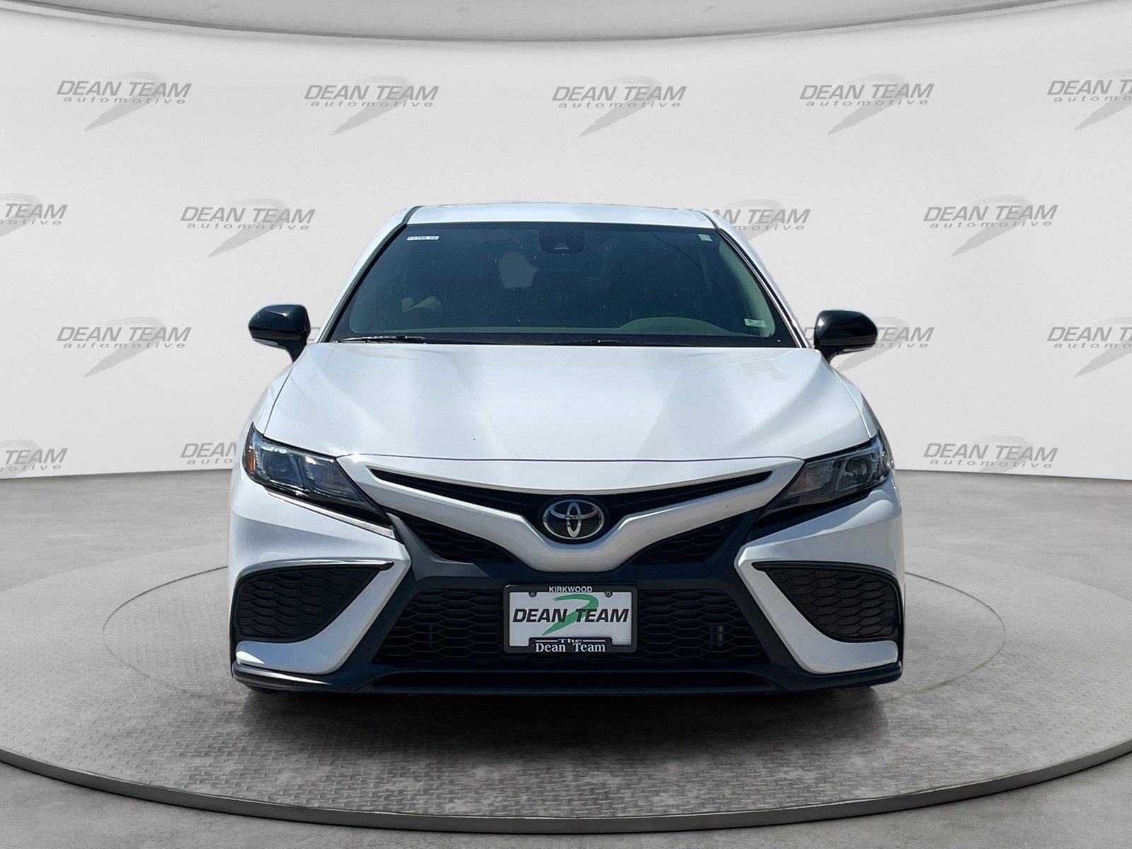 Used 2023 Toyota Camry SE AWD/4WD image 2