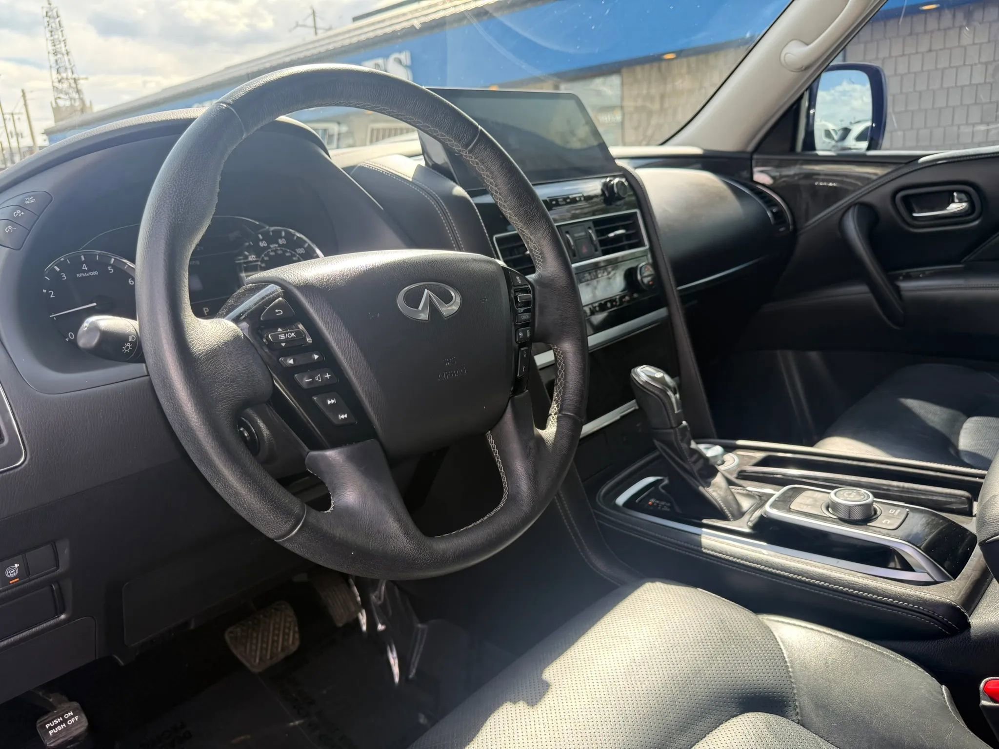 Used 2023 INFINITI QX80 Luxe w/ Cargo Package image 18