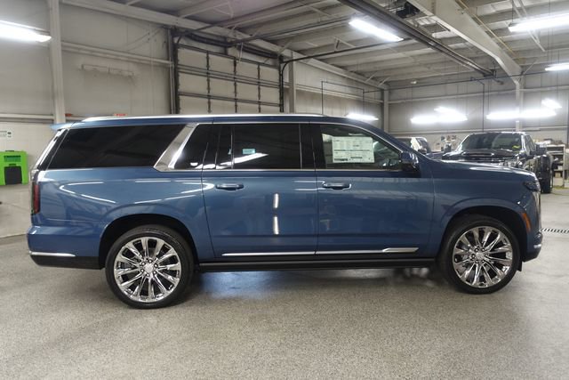 New 2026 Cadillac Escalade ESV Luxury w/ LPO, Radiant Package image 8