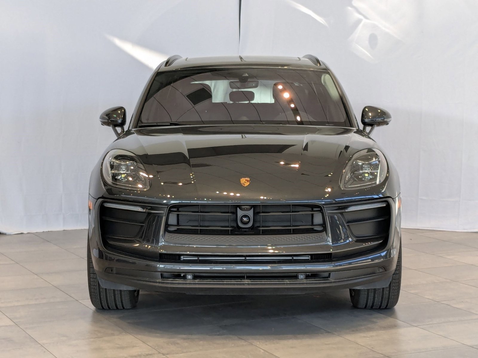 Certified 2025 Porsche Macan image 6