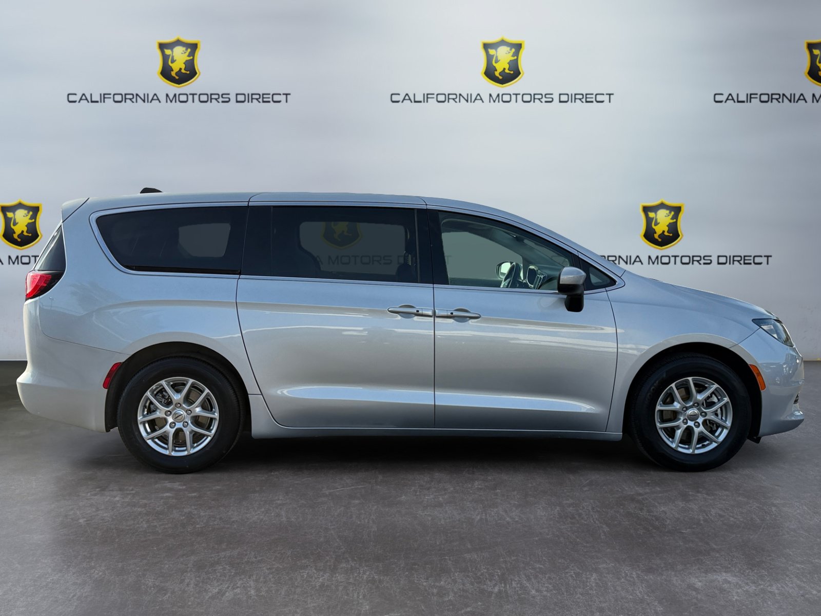 Used 2023 Chrysler Voyager LX FWD image 6