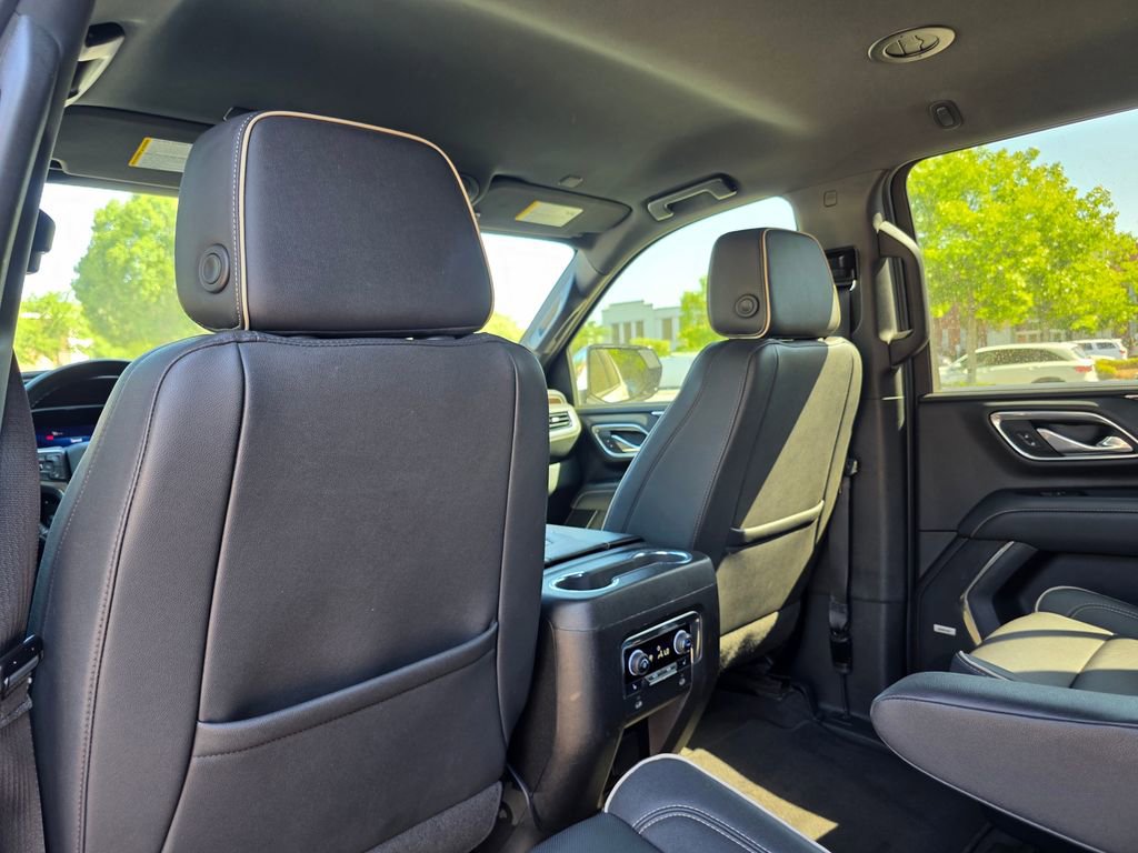 Used 2023 Chevrolet Suburban Premier image 29