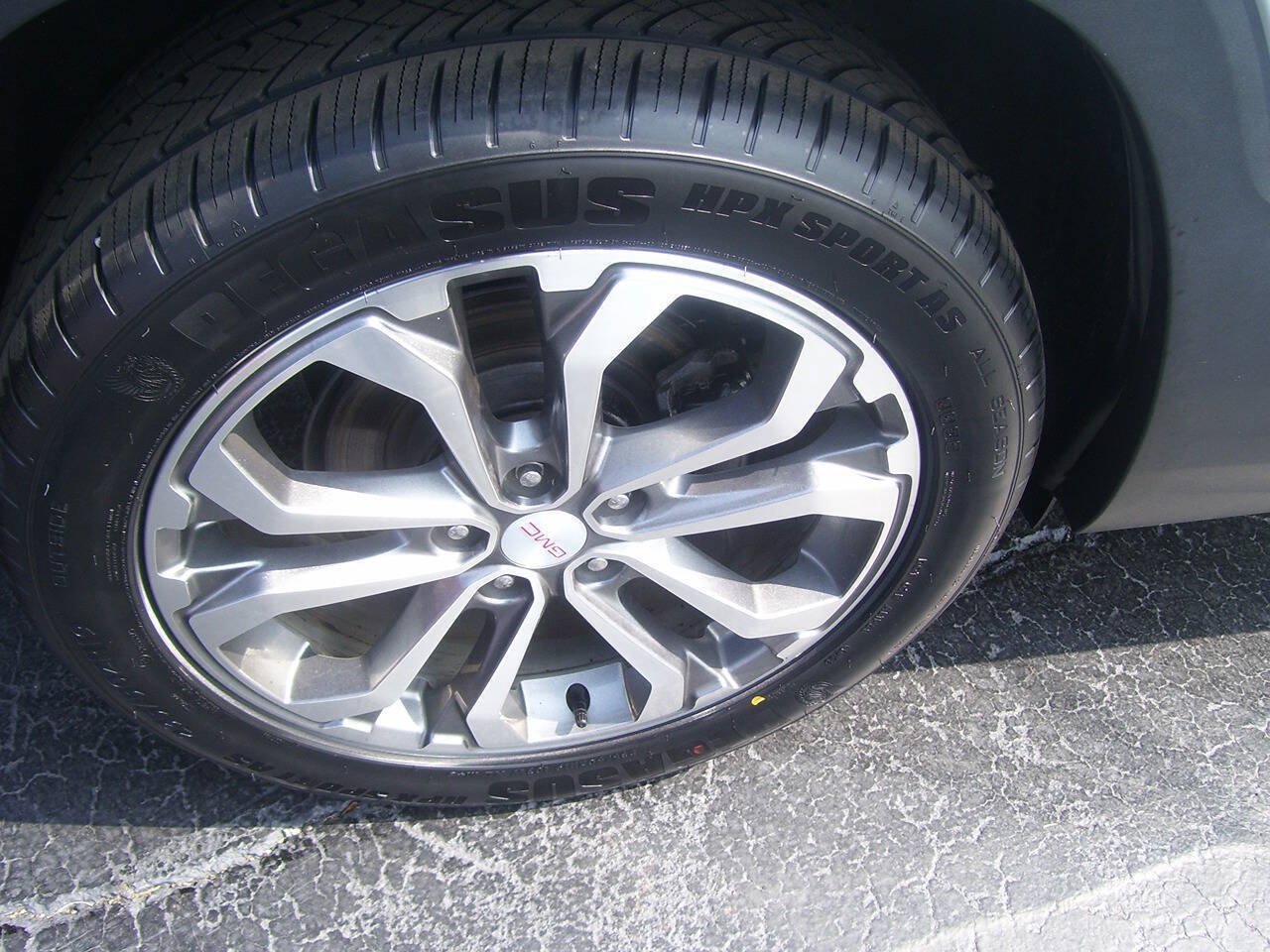 Used 2019 GMC Terrain SLT w/ Preferred Package FWD image 3