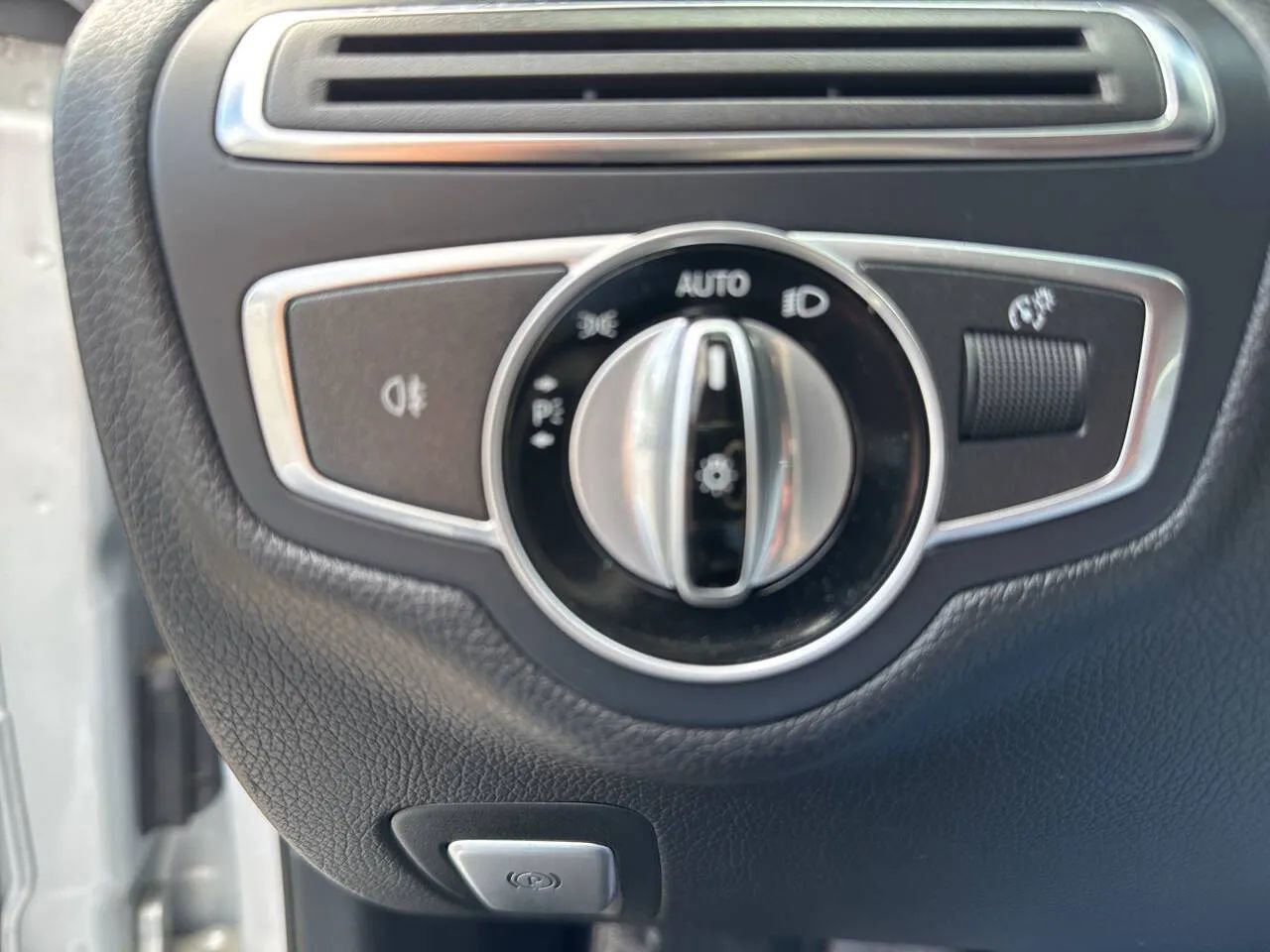 Used 2016 Mercedes-Benz C 300 4MATIC Sedan image 12