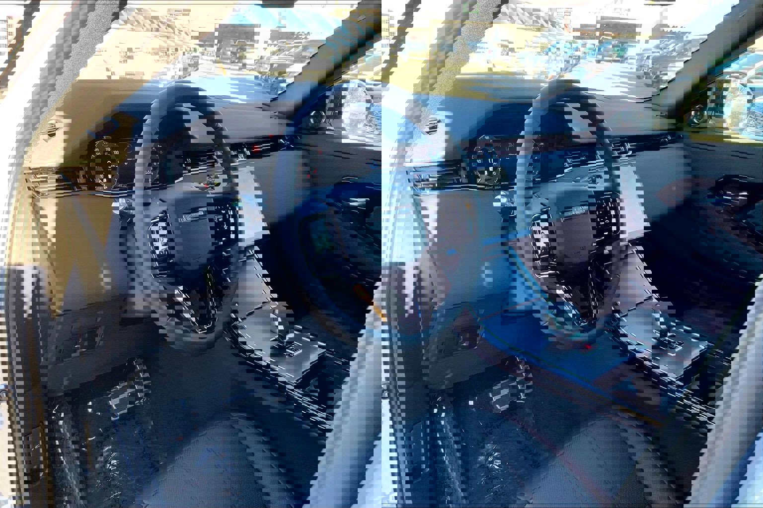 New 2026 Land Rover Range Rover Evoque Dynamic SE image 9