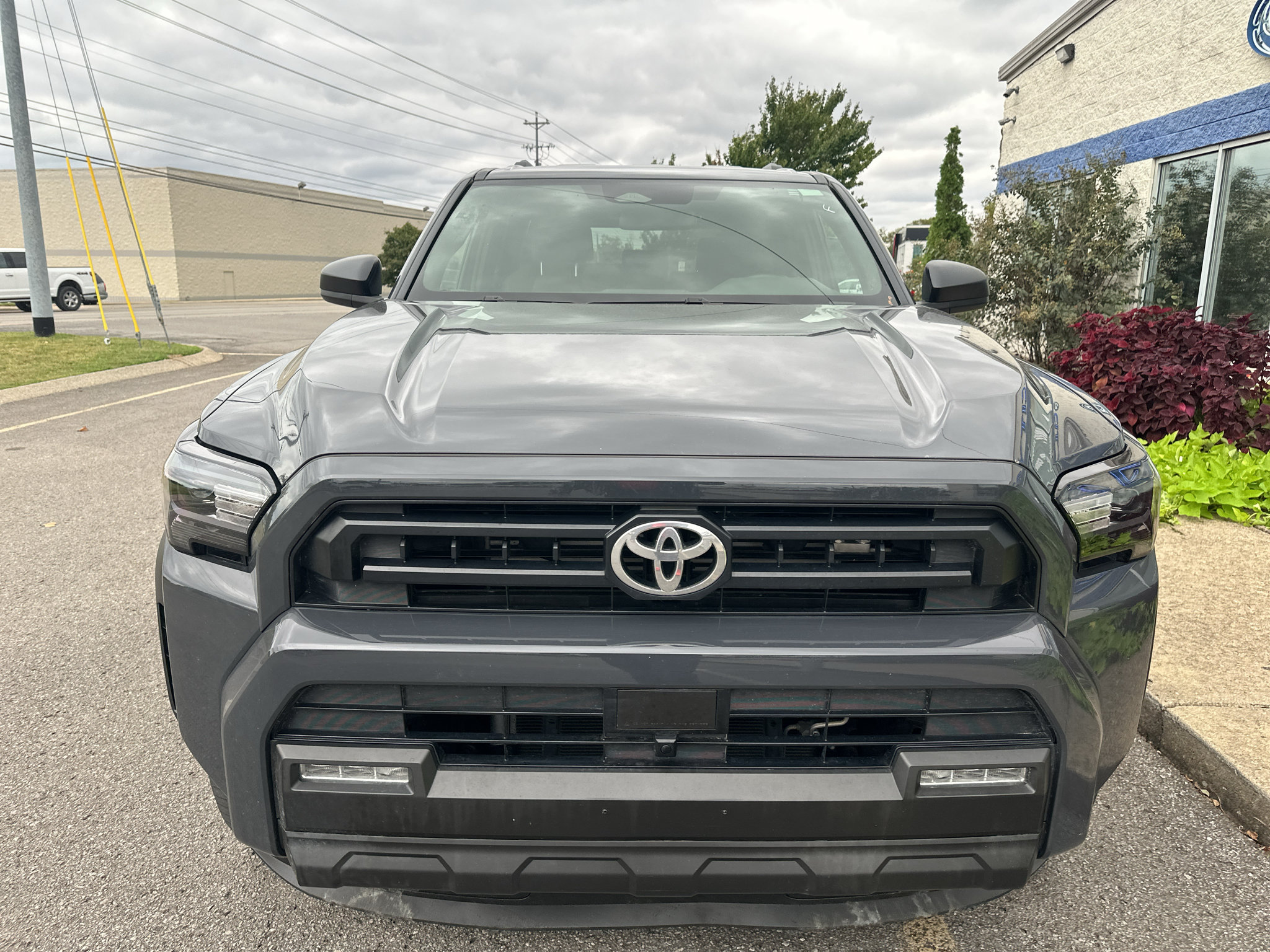 Used 2025 Toyota 4Runner SR5 AWD/4WD image 9