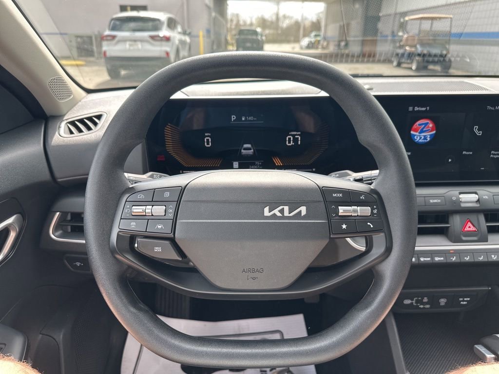 Used 2025 Kia K4 LXS image 17