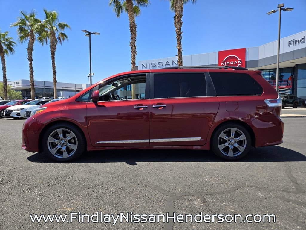 Used 2018 Toyota Sienna SE Premium w/ Carpet Mat Package FWD video 3