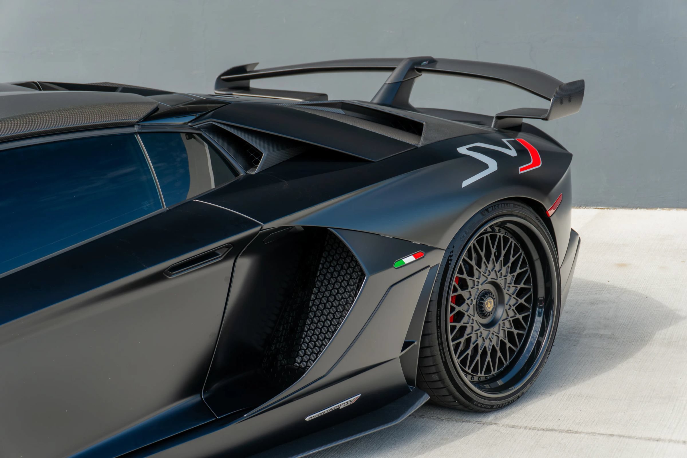 Used 2020 Lamborghini Aventador SVJ AWD/4WD image 30