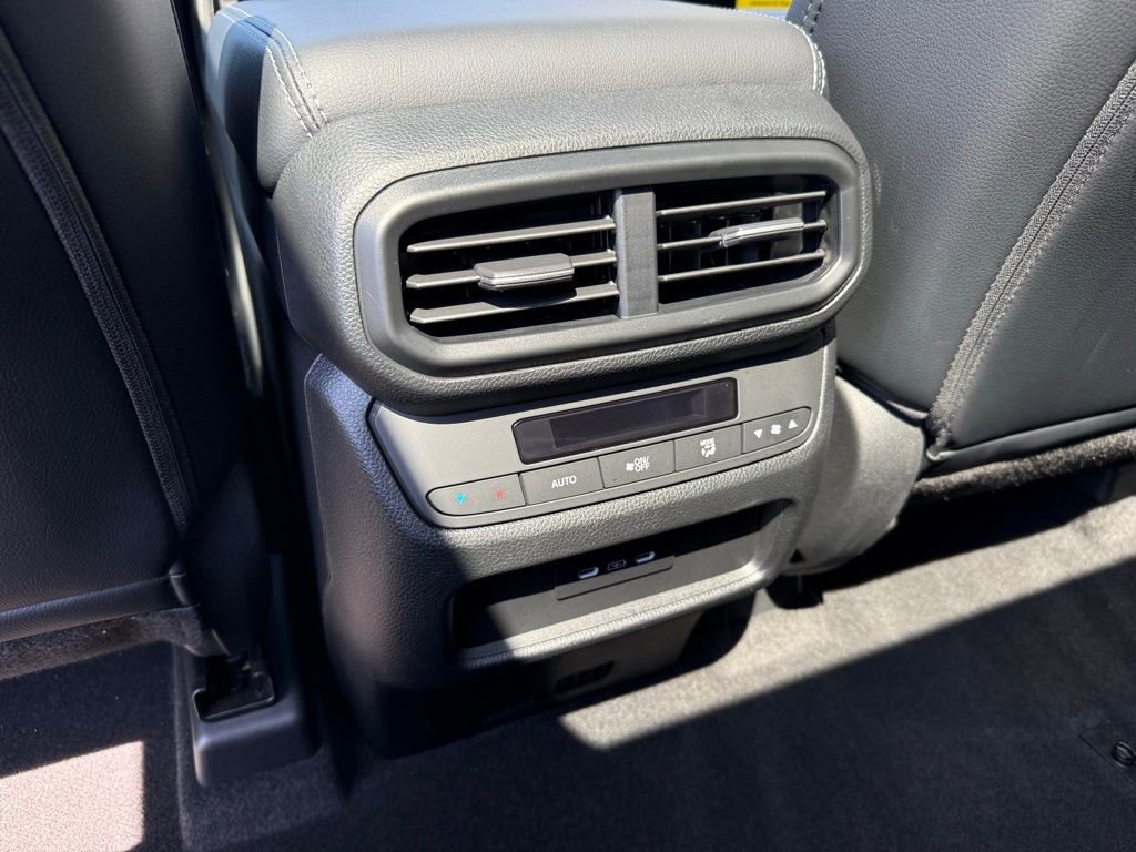 Used 2025 Honda Pilot Touring image 32