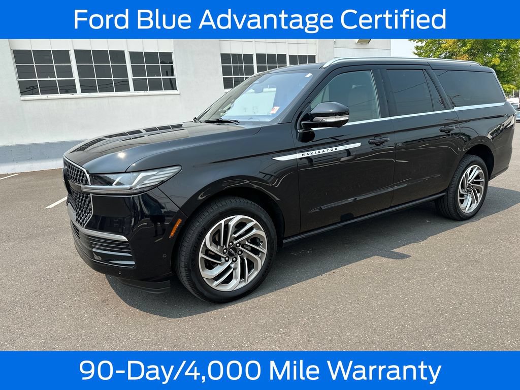Used 2025 Lincoln Navigator L Reserve AWD/4WD image 3