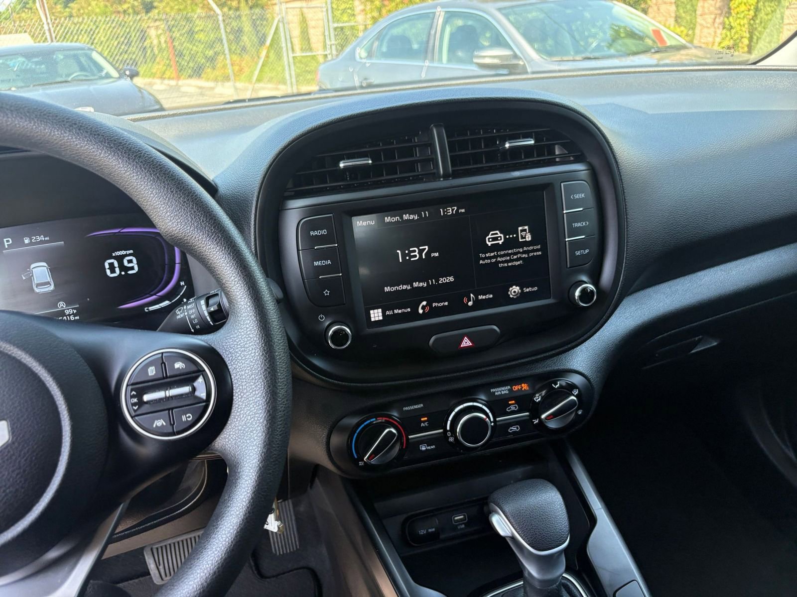 Used 2025 Kia Soul LX w/ LX Technology Package FWD image 17