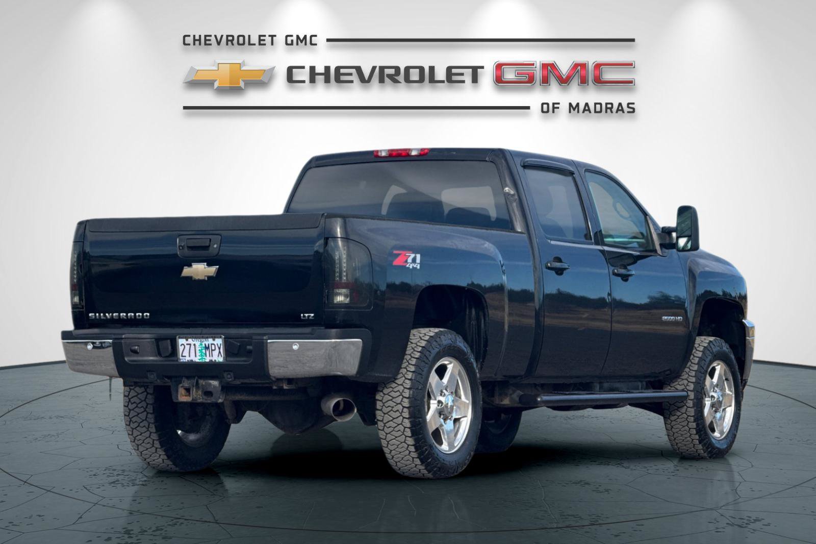Used 2011 Chevrolet Silverado 2500 LTZ w/ LTZ Plus Package AWD/4WD image 3