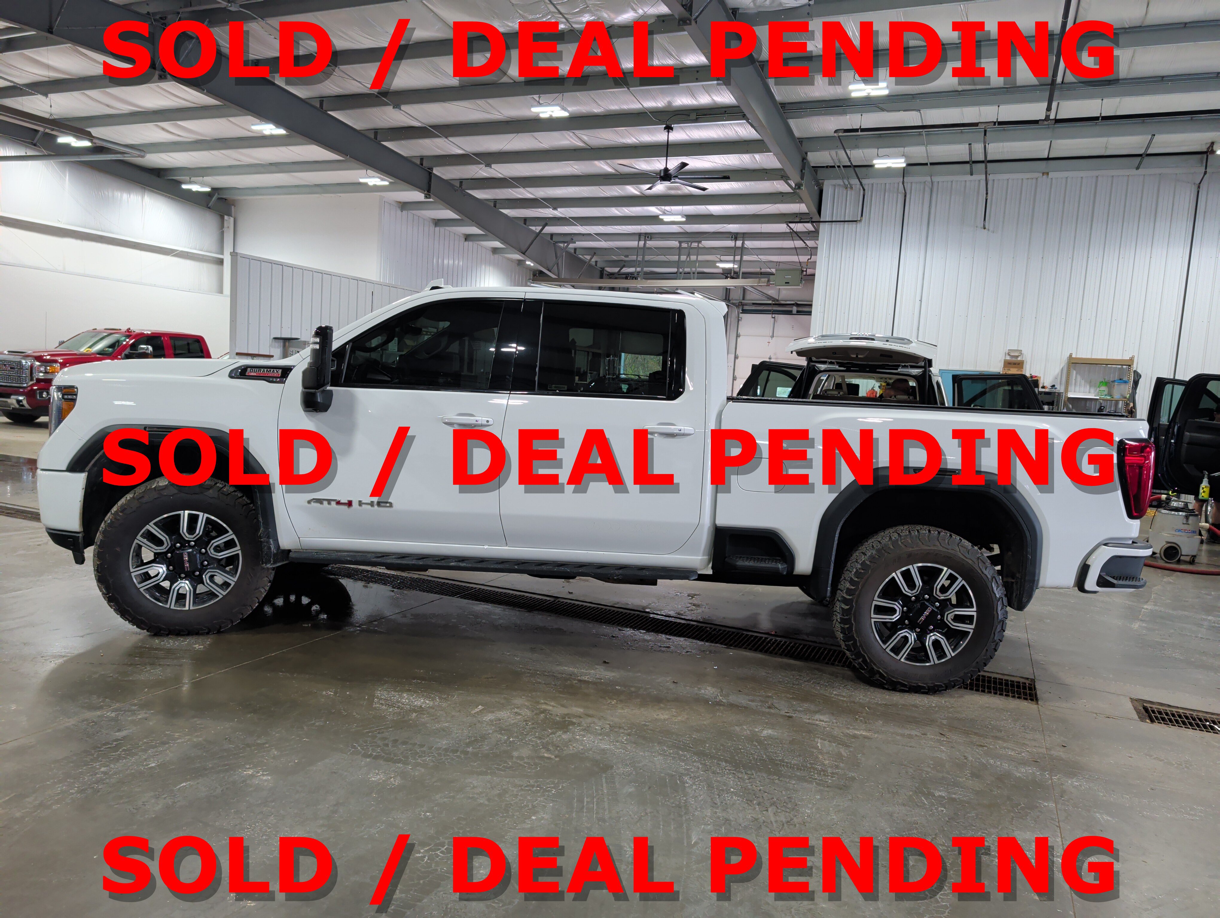 Used 2022 GMC Sierra 2500 AT4 w/ AT4 Premium Plus Package AWD/4WD image 5