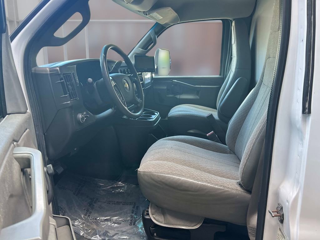 Used 2016 Chevrolet Express 3500 RWD image 12