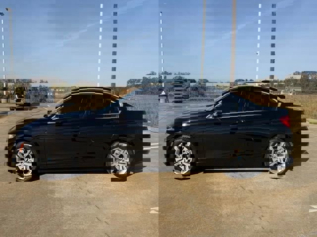 Used 2017 BMW 330i xDrive Sedan image 2