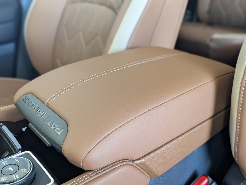 New 2026 Nissan Pathfinder Platinum image 36